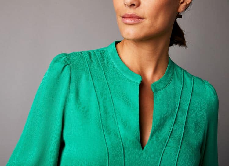 Robe courte verte en jacquard satiné taille 42