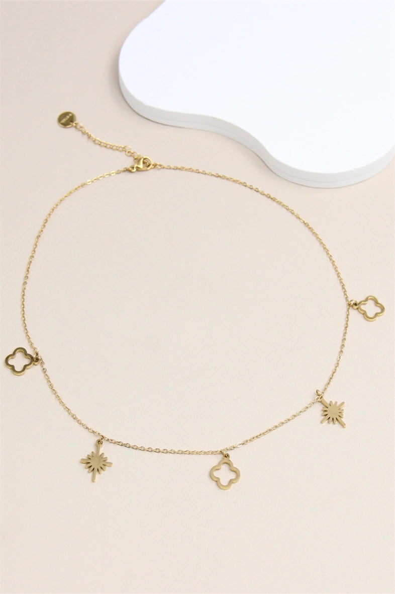 Collier charms trèfle et étoile