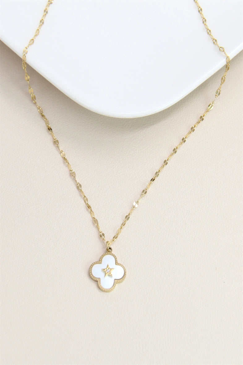Collier trèfle orné d'étoile