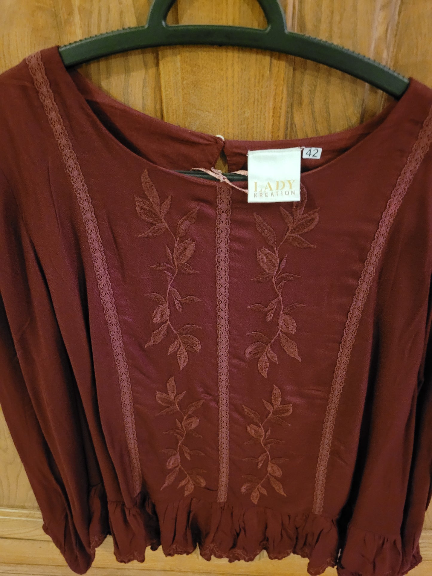 Blouse brodée bordeaux Taille 42