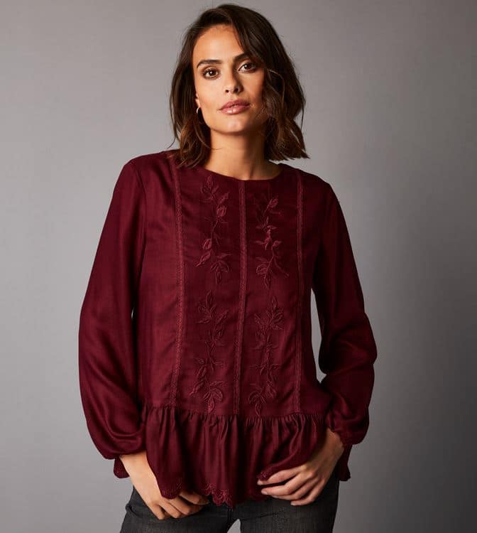 Blouse brodée bordeaux Taille 42