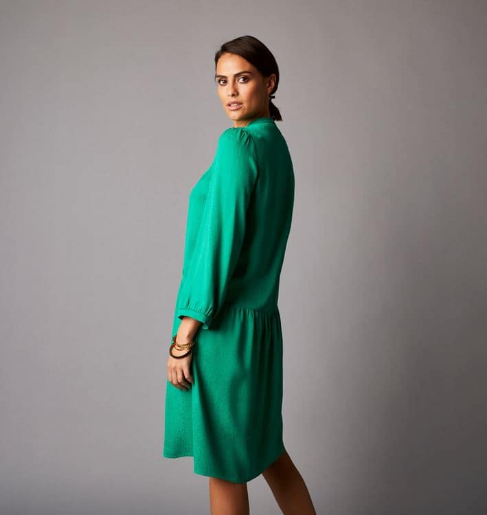 Robe courte verte en jacquard satiné taille 42