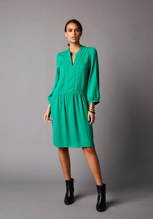 Robe courte verte en jacquard satiné taille 42