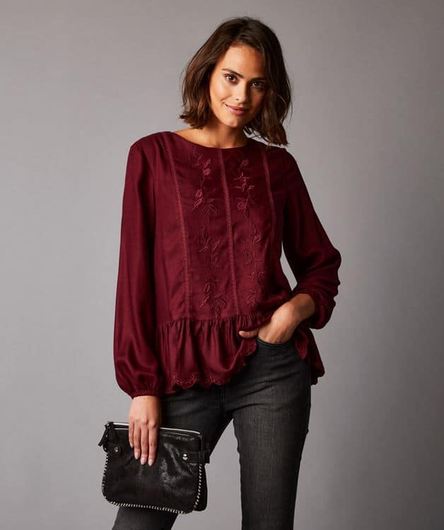 Blouse brodée bordeaux Taille 42