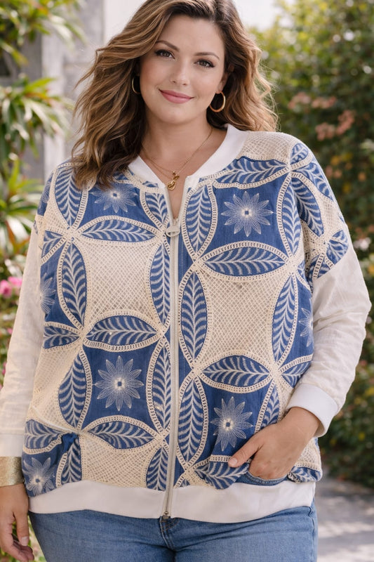 Blouse broderies florales effet jean