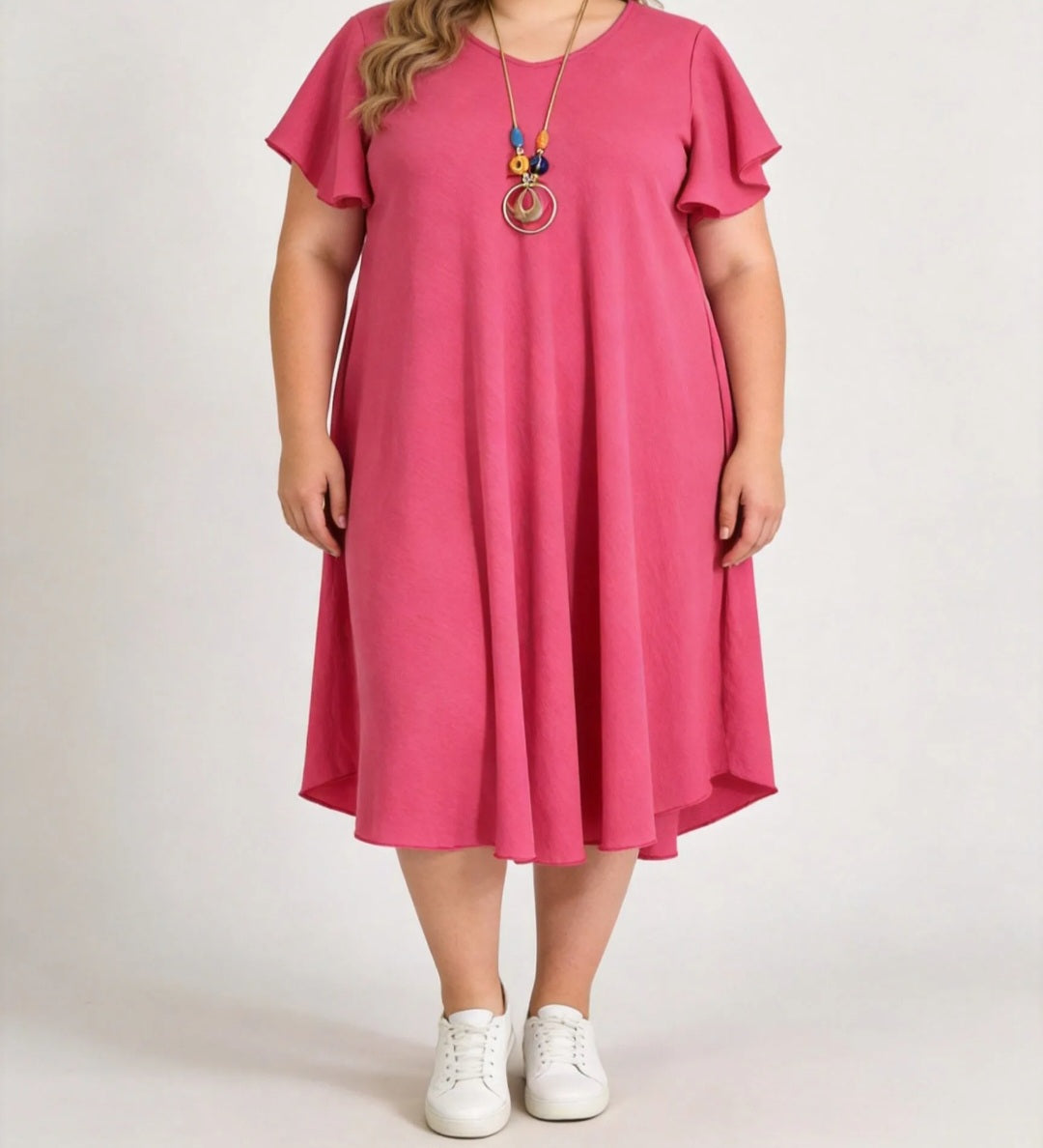 Robe fluide avec sautoir