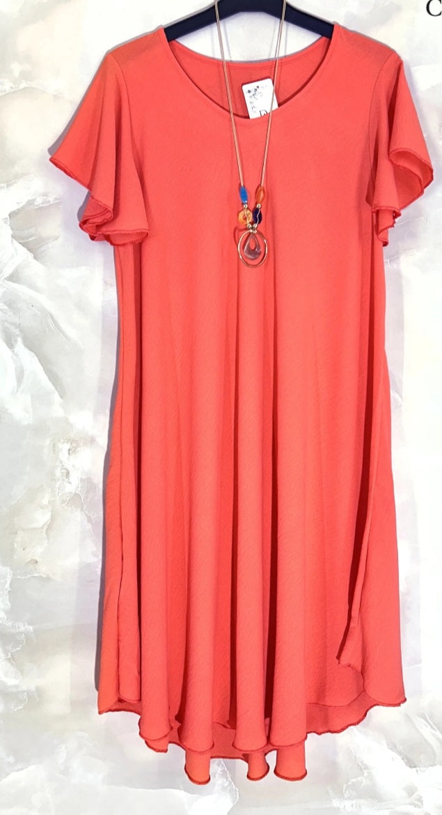 Robe fluide avec sautoir