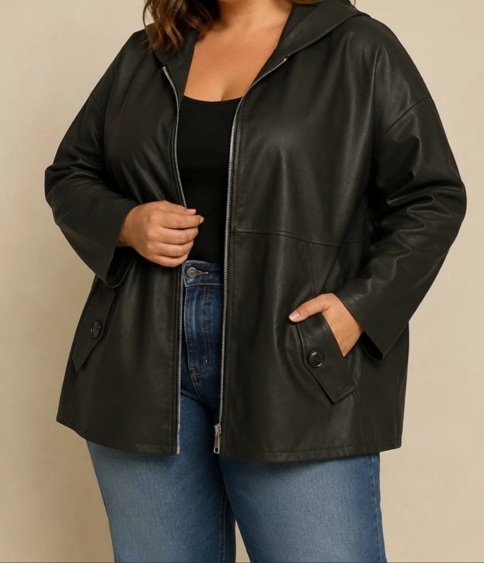 VESTE EN SIMILICUIR A CAPUCHE ( en pré commande)